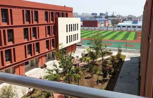 河南工业学校2022年学费多少
