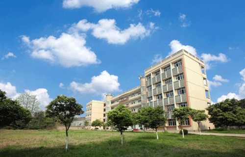 郑州轻工业学校2022年学费多少